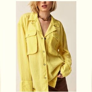 We The Free Izzy Cargo Double Cloth Button down Lazy Day Yellow size XS